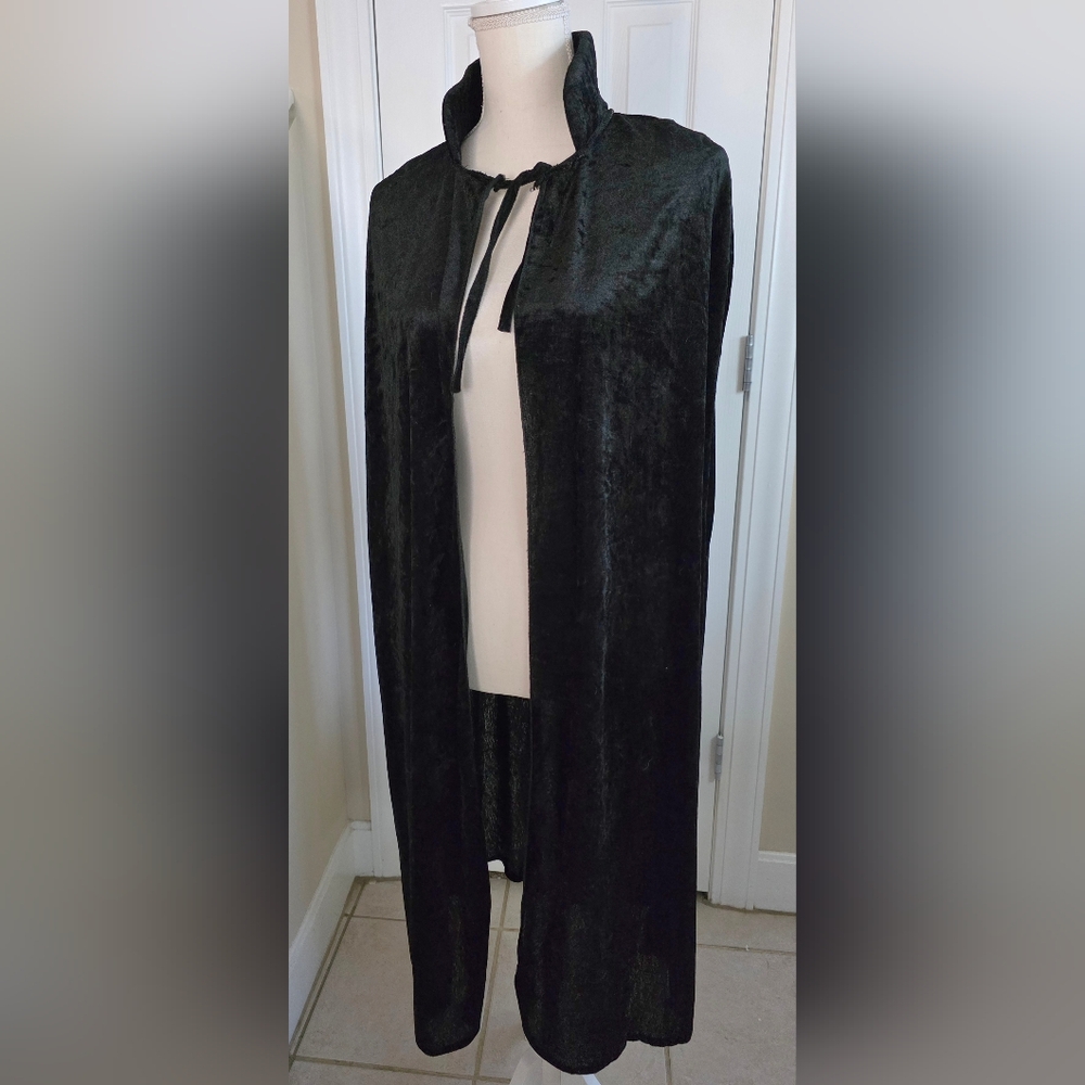 Black Halloween Cloak - Picture 2 of 3